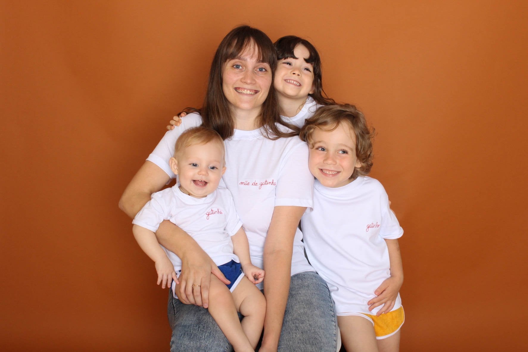 Aline, mãe de Leonardo 5 anos, Emilia 3 anos e Eva 11 meses. - Studio Pipoca