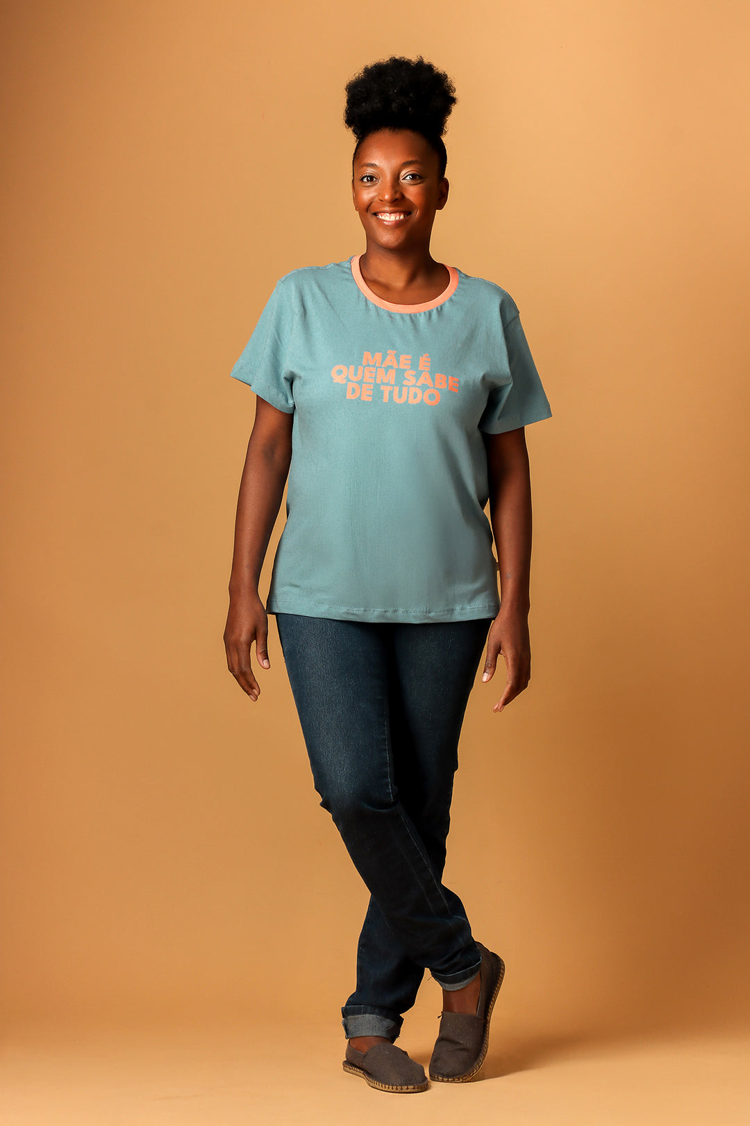 Camiseta Feminina Verde "mãe é quem sabe tudo"