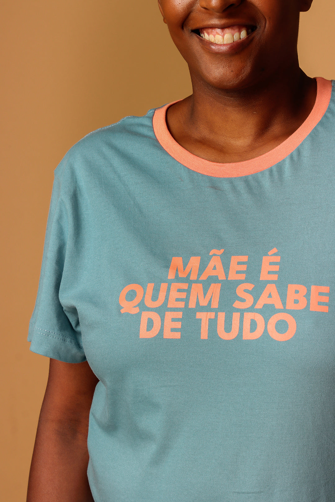 Camiseta Feminina Verde "mãe é quem sabe tudo"