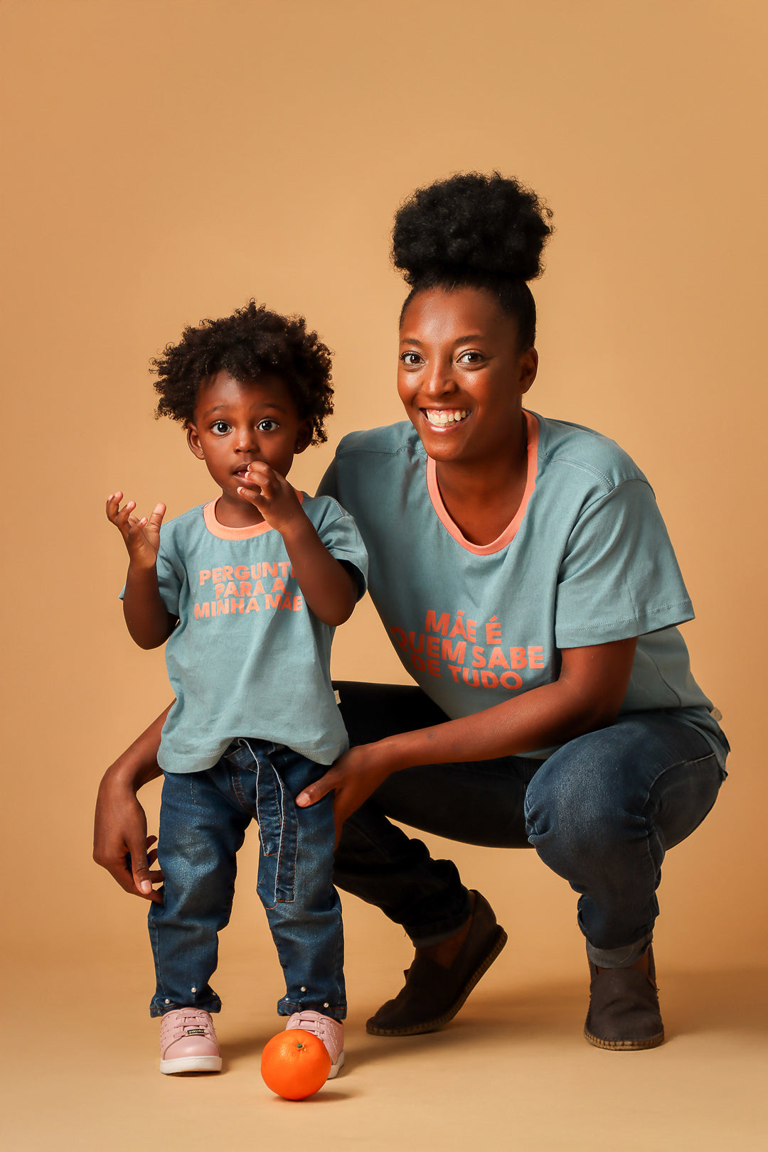 Camiseta Feminina Verde "mãe é quem sabe tudo"