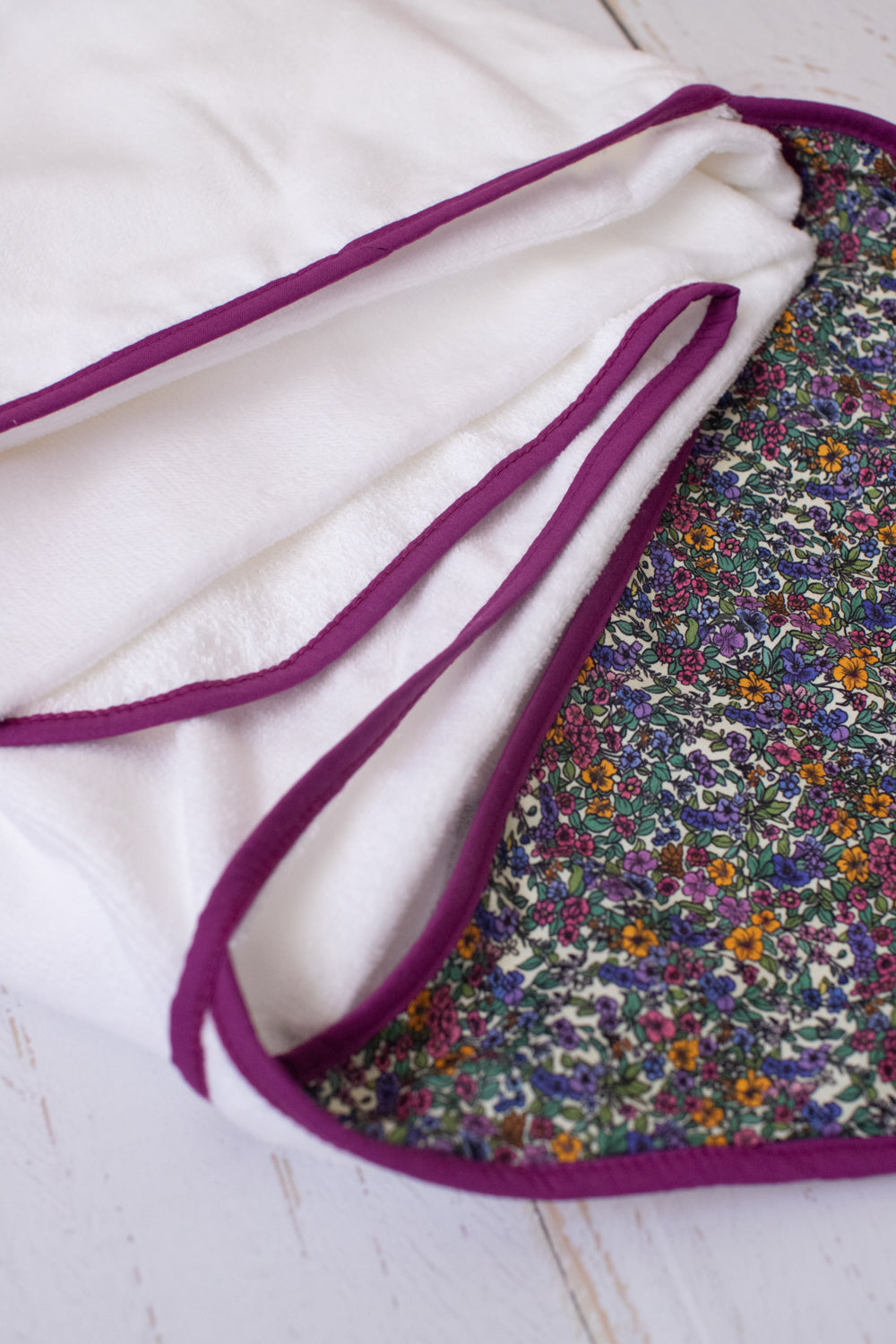 Toalha de Banho Infantil Com Capuz Roxa