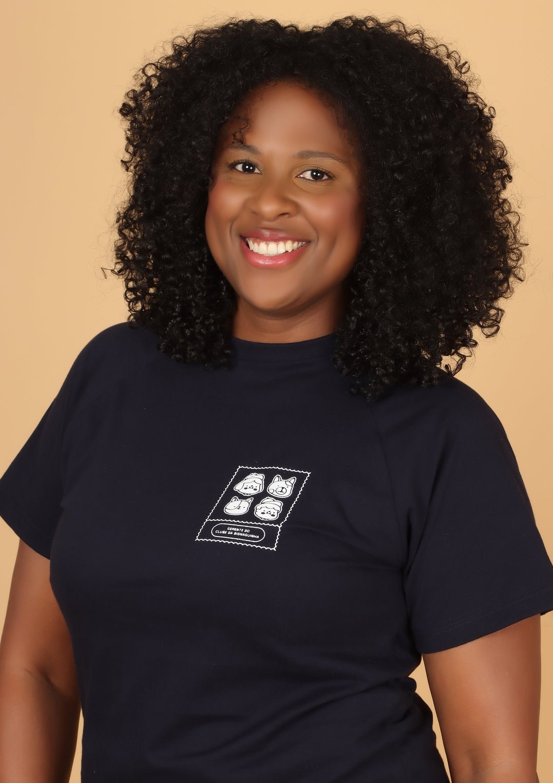 Camiseta Feminina Azul Marinho "Gerente do Clube da Bisnaguinha" Camiseta Studio Pipoca