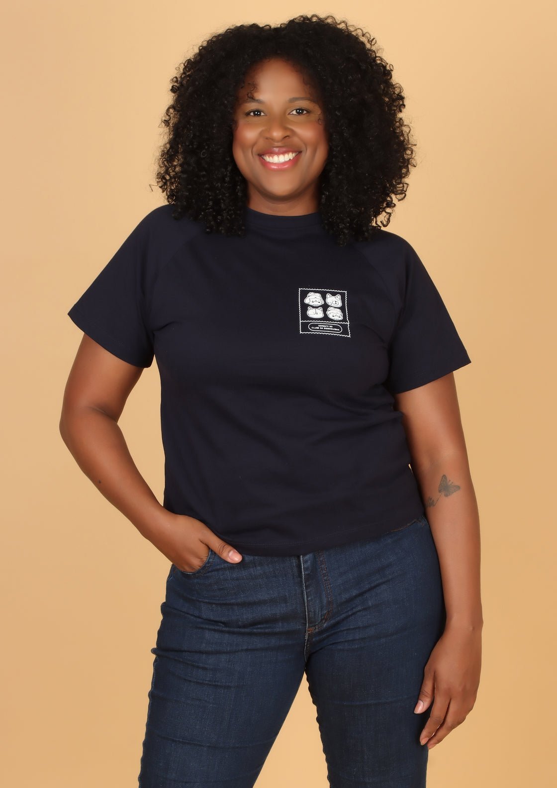 Camiseta Feminina Azul Marinho "Gerente do Clube da Bisnaguinha" Camiseta Studio Pipoca